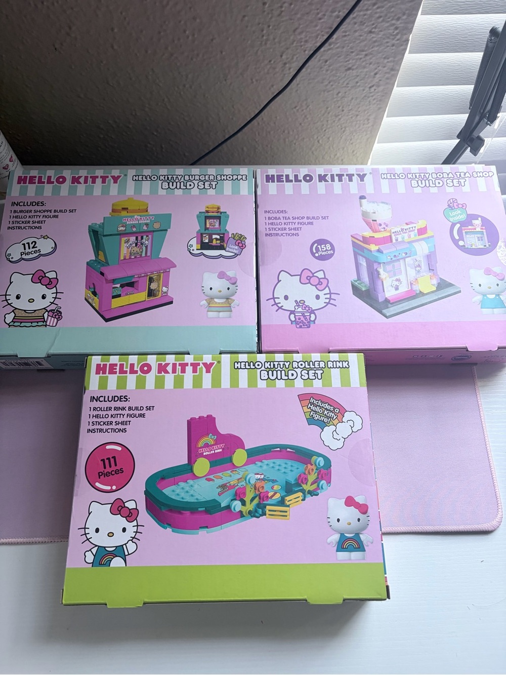 Hello Kitty Pink and Teal Roller Rink Build Set - Hello Kitty